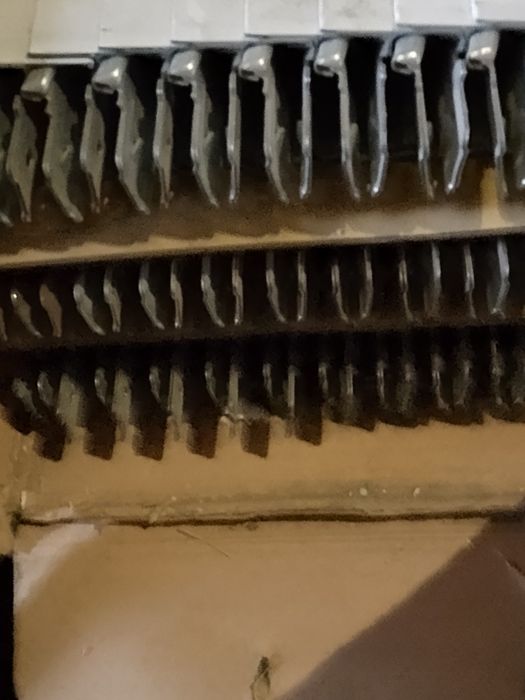 Продам крепеж подвесного потолка новое,