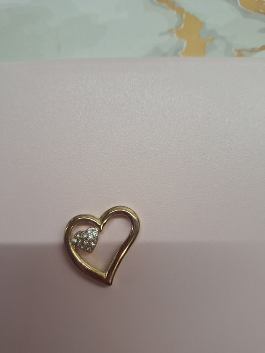 Підвіска з цирконіями з лікувальними магнітиками