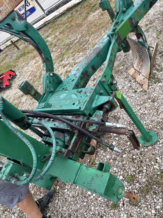 Оборотний плуг , плуг трьохкорпусний оборотний