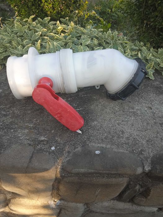 Кран для єврокуба