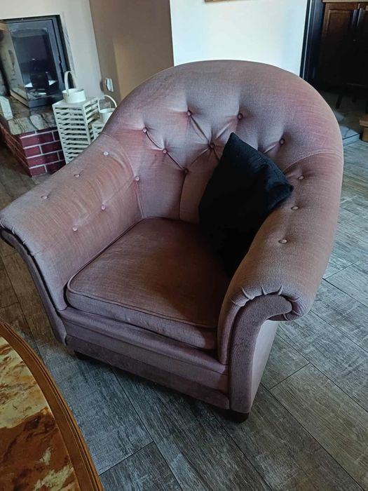 Zestaw wypoczynkowy sofa i fotele piękne pudrowy róż