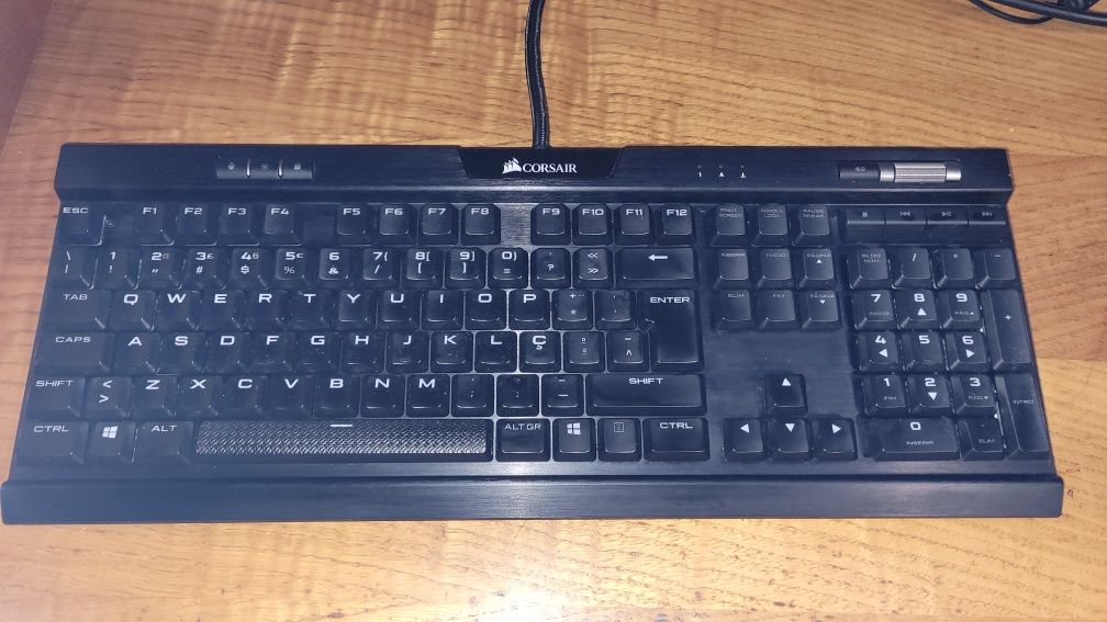 Teclado Mecânico Corsair Gaming K70 RGB MK.2 Low Profile RAPIDFIRE
