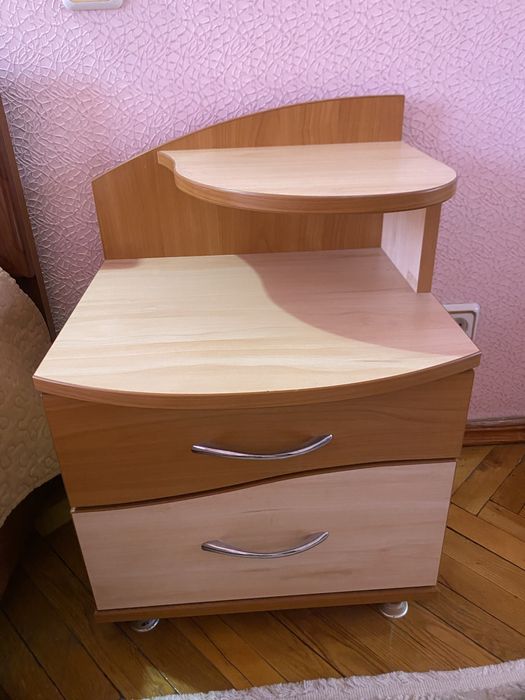 Туалетний столик з дзеркалом та 2 тумби