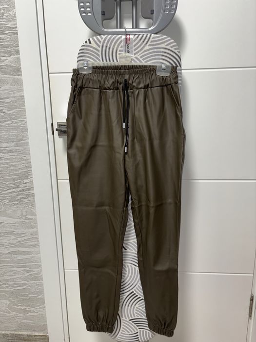 Штани жіночі екошкіра