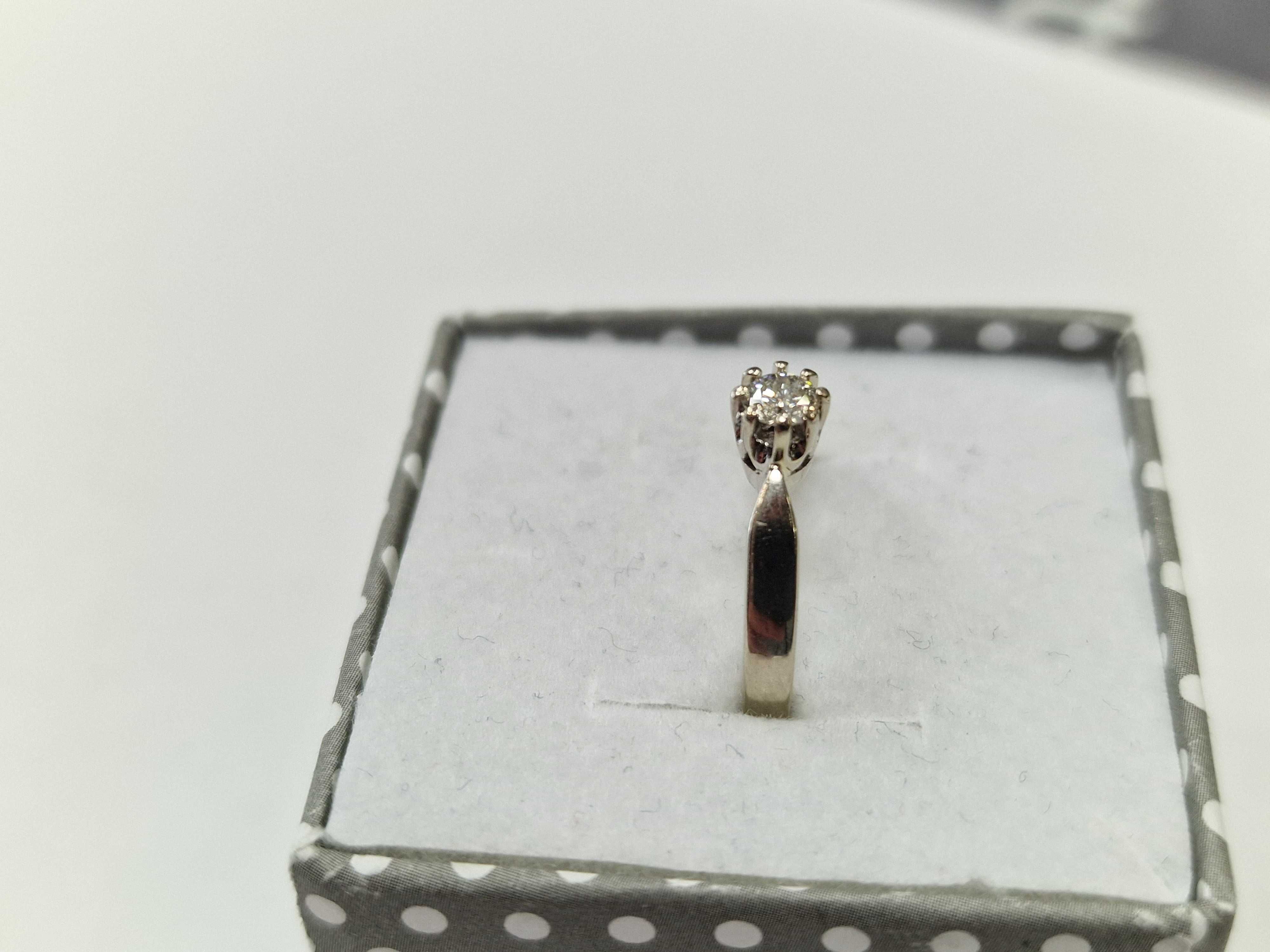 0.17 CT! Złoty pierścionek/ 585/ 2.30 gram/ R8/ DIA/ Certyfikat