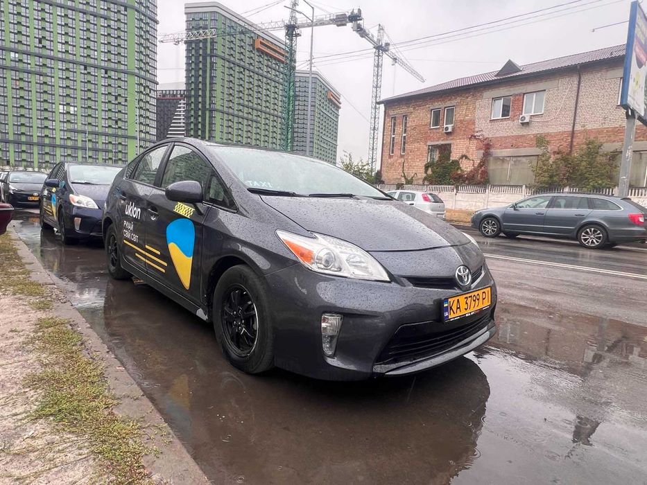 Робота для водіїв на % на Toyota Prius. Таксі Київ