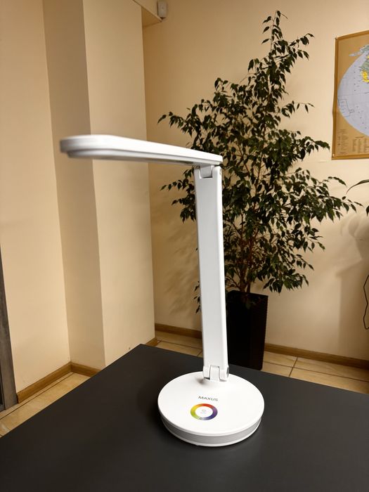 Настольная лампа MAXUS DL 10W 3CCT WH RGB