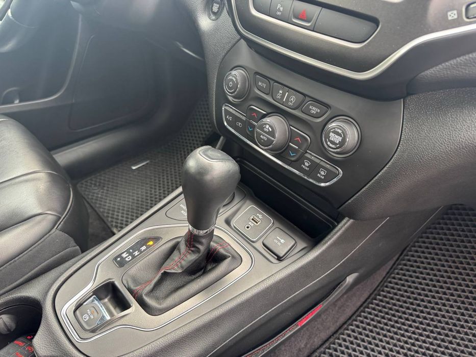 Jeep Cherokee 3.2 Car Invest Ukraine Лізинг