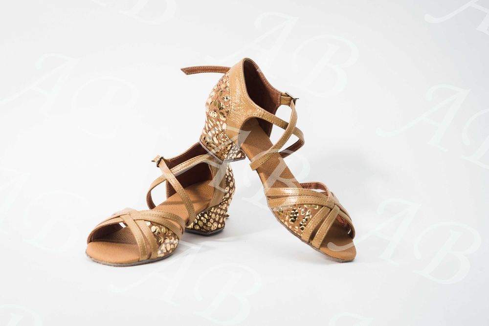 Взуття для бальних танців. Жіноче, чоловіче, дитяче.