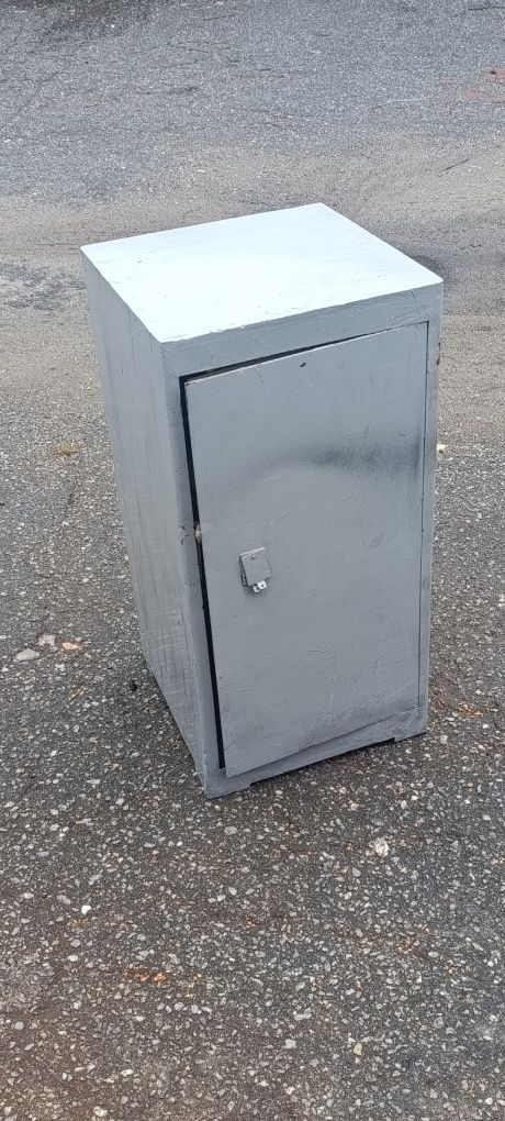 Сейф с внутренними петлями