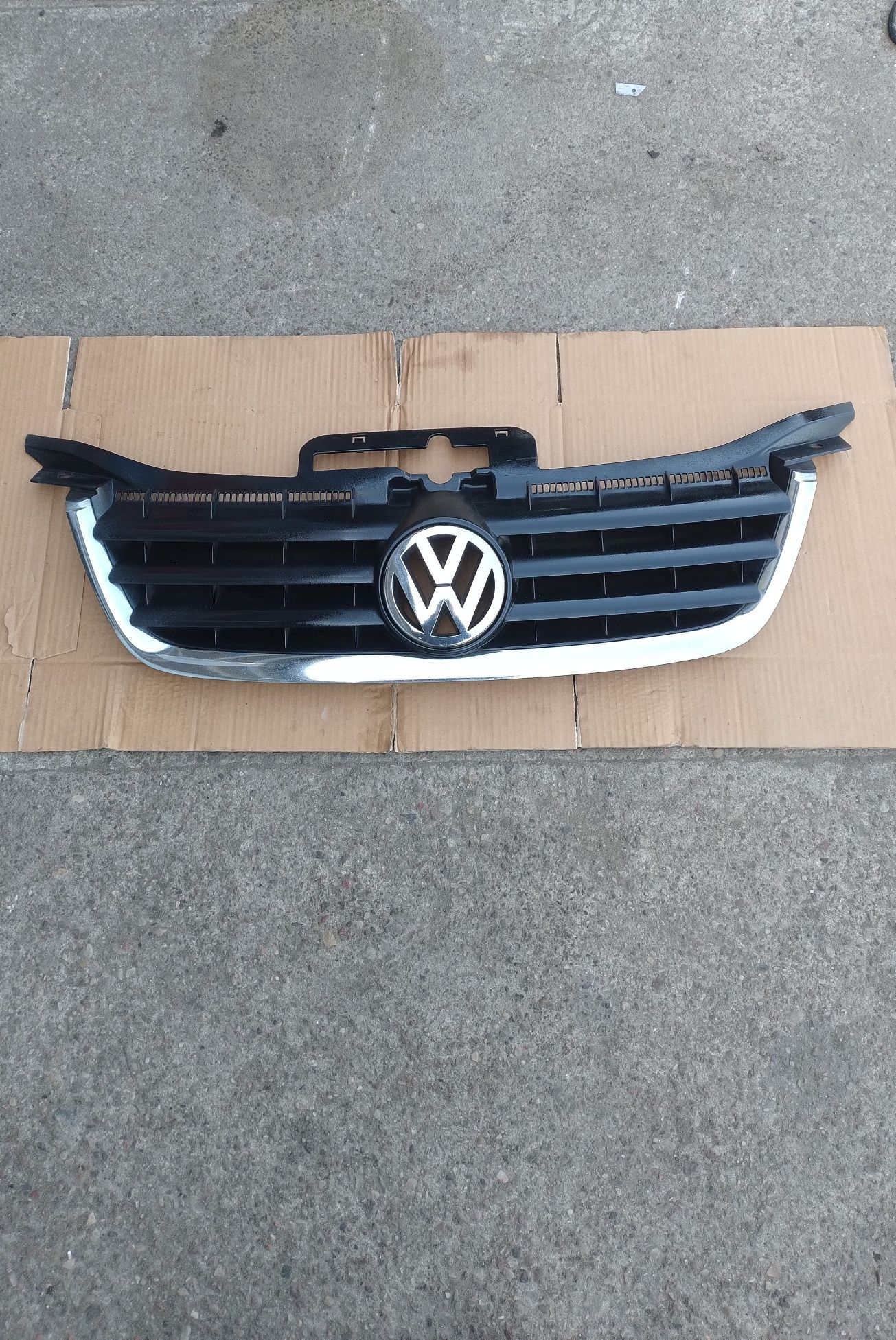 Grill atrapa zderzaka VW Touran I