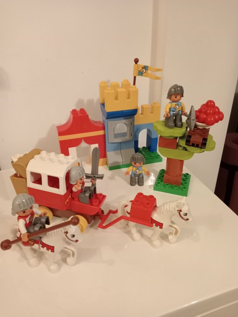 LEGO Duplo zestaw zamek skarb rycerze powóz konie