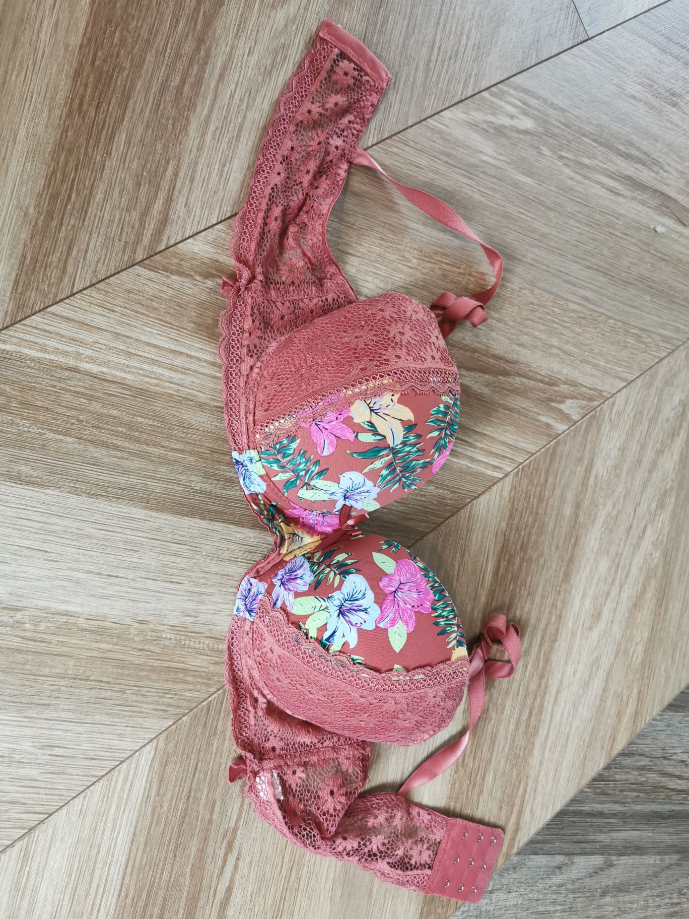 Damski stanik 38/85