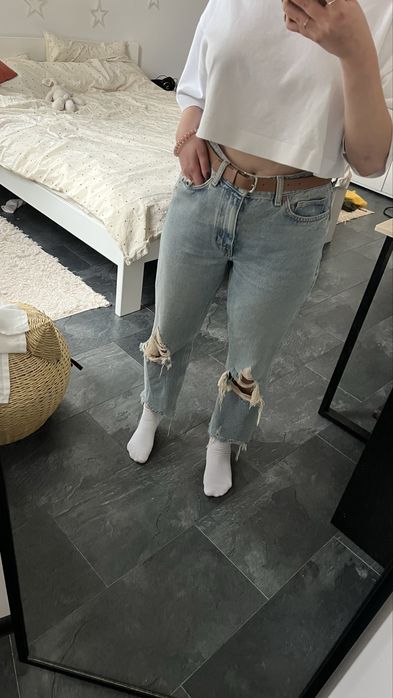 Рваті джинси моми Mango