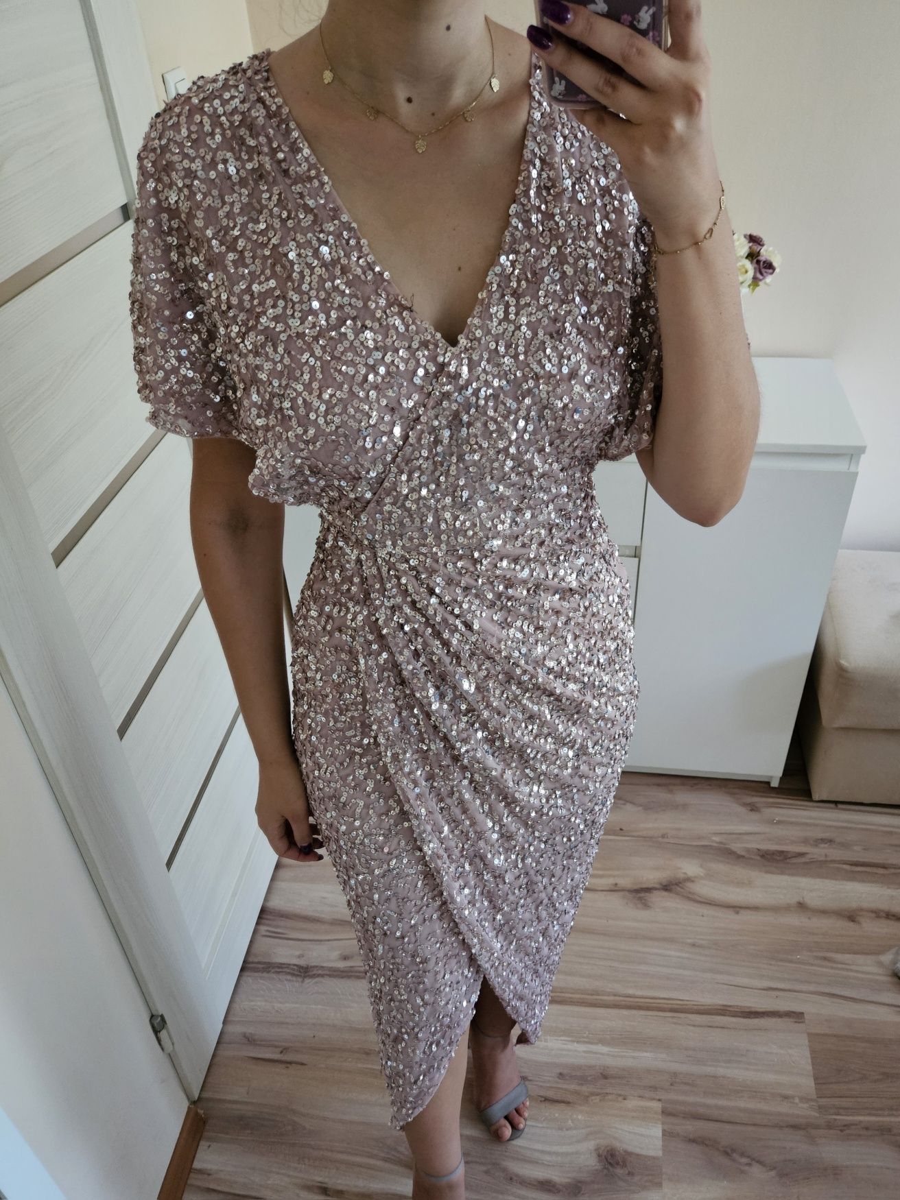 Sukienka maxi kopertowa beauut asos 34 XS cekinowa pudrowy róż wesele