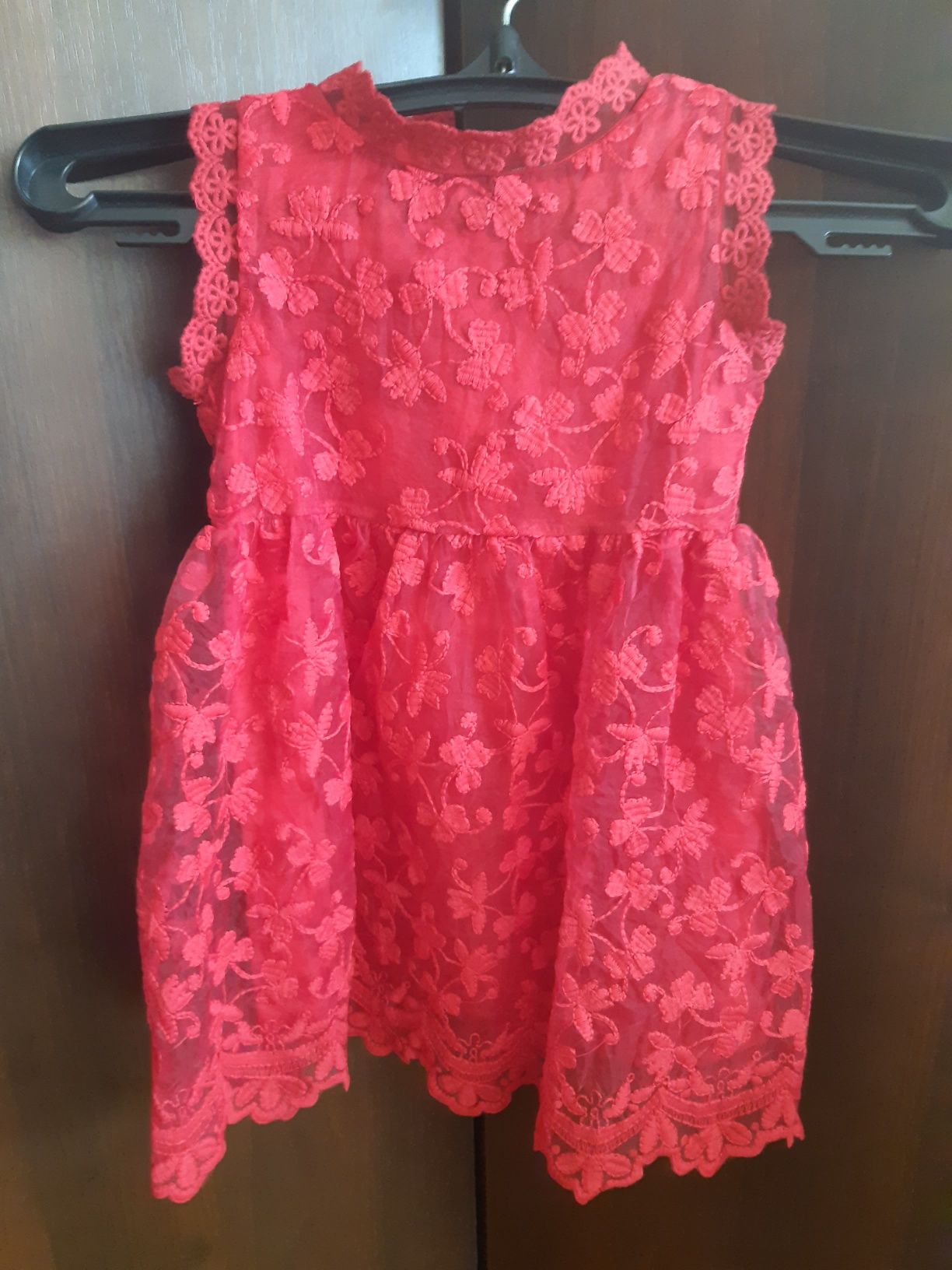 Кружевное красное платье для девочки