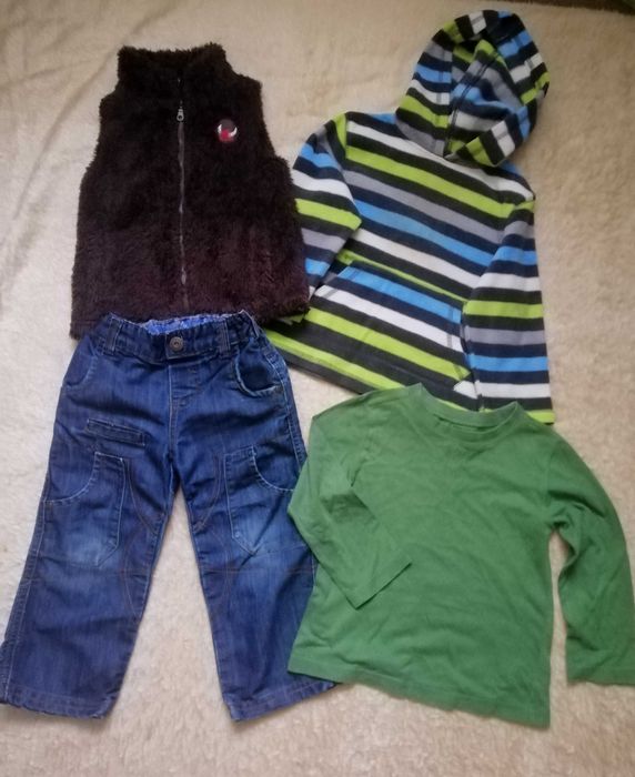 гарний теплий одяг на хлопчика від 2 до 4-років