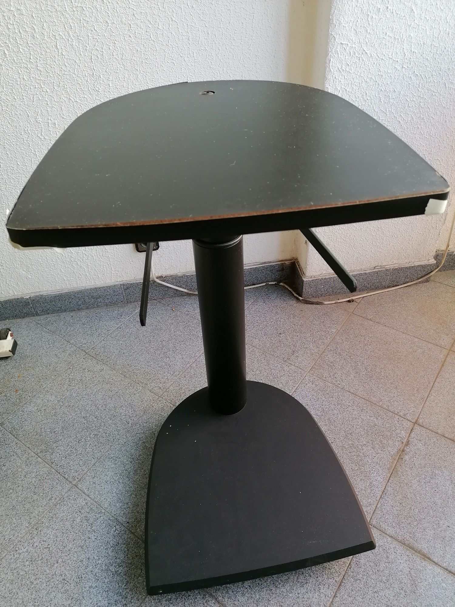 Mesa suporte de equipamentos amovível