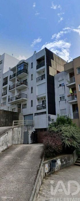 Parque de Estacionamento / Garagem / Box em Parada de Cunhos de 45,00