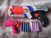 Nerf Strongarm blaster + pistolet