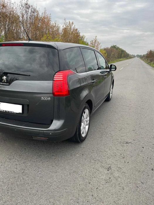 Peugeot 5008 2010рік 1,6 дизель