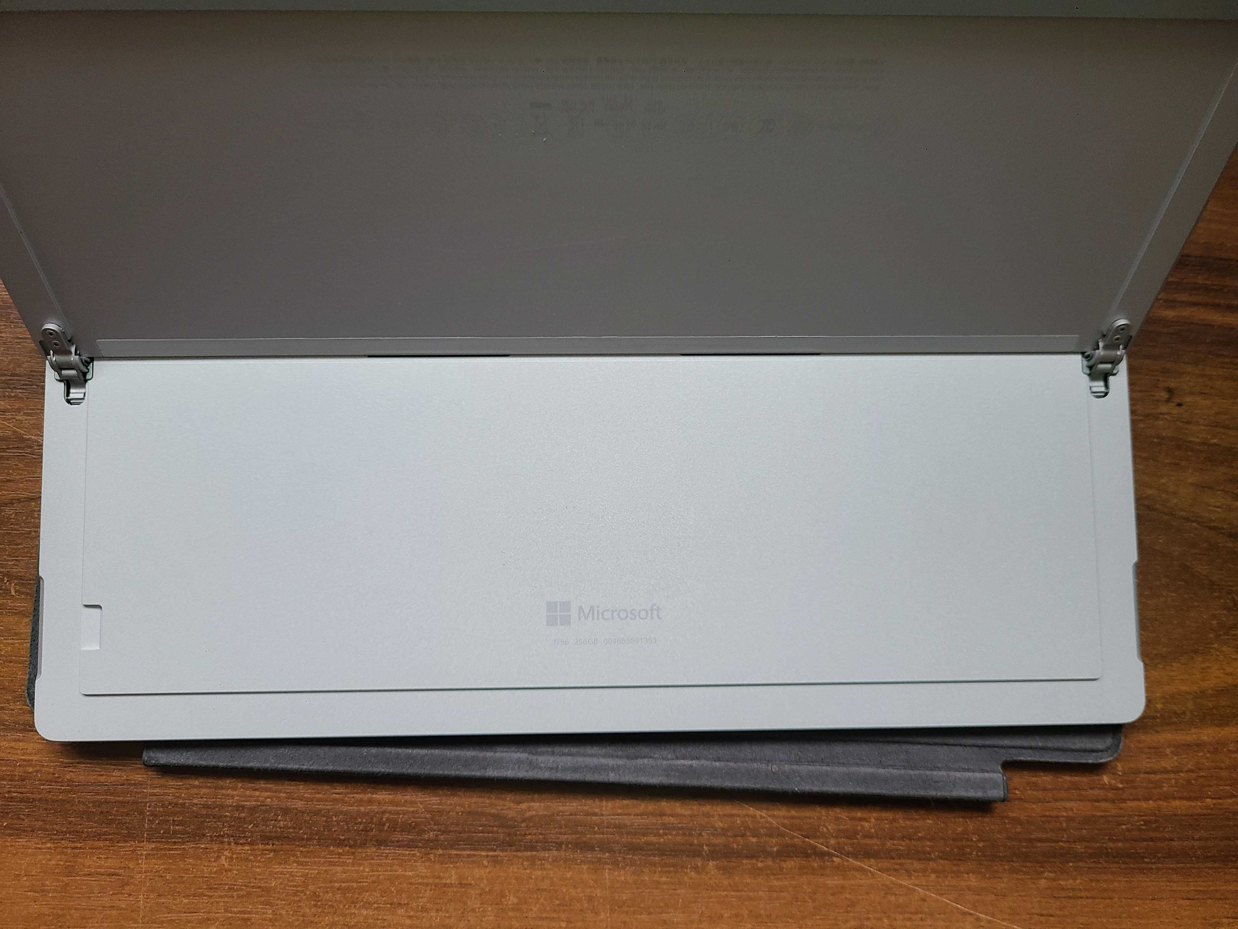 Microsoft Surface Pro 6 i5-8350U 16/256 ноутбук-планшет 2в1