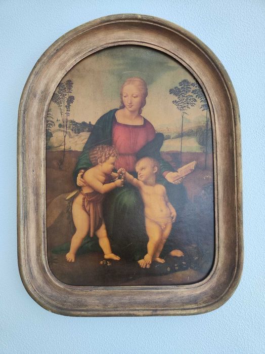 Quadro com pintura religiosa e moldura em madeira
