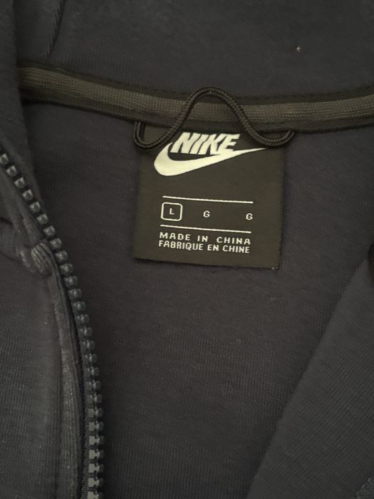Nike Tech Fleece L size