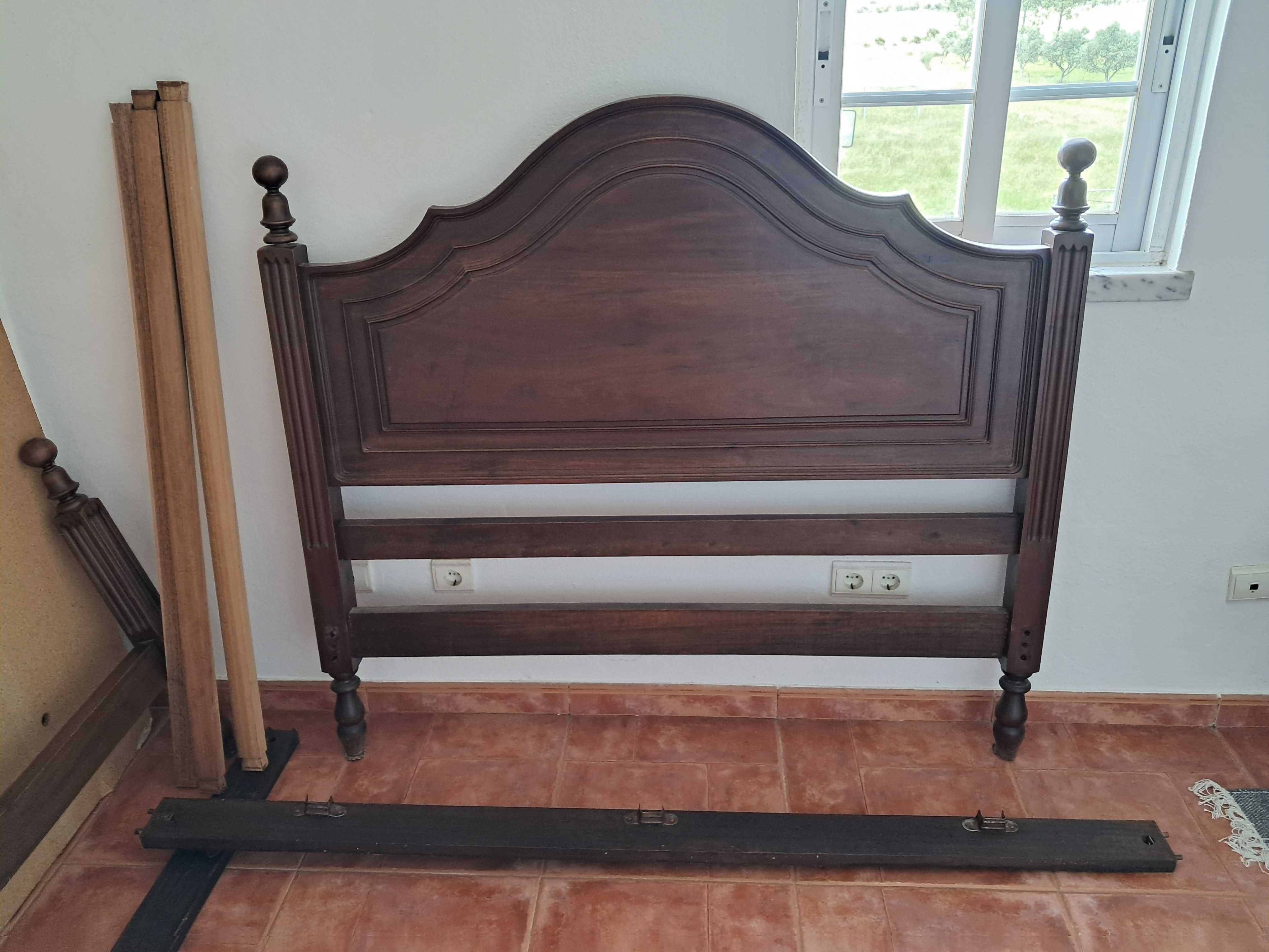 Linda Cama dupla de madeira tradicional alentejana 140X190 vintage