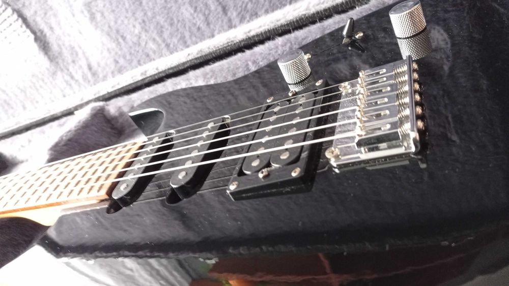 Jackson JS20 BLK Dinky + Futerał