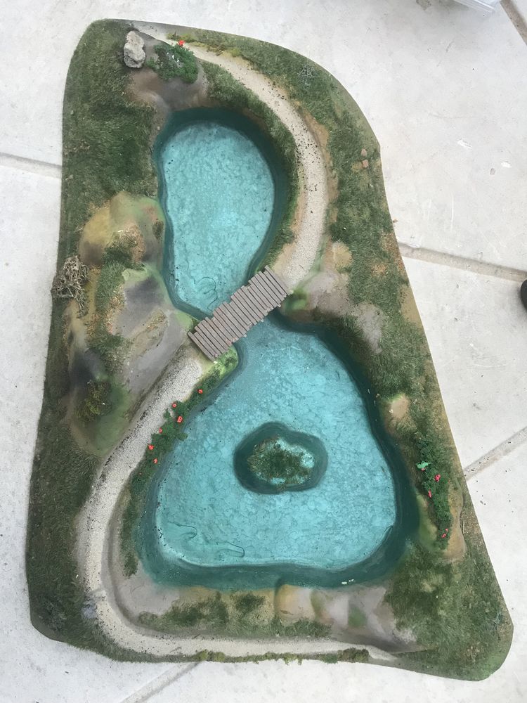 Lago para pistas de comboios eletricos