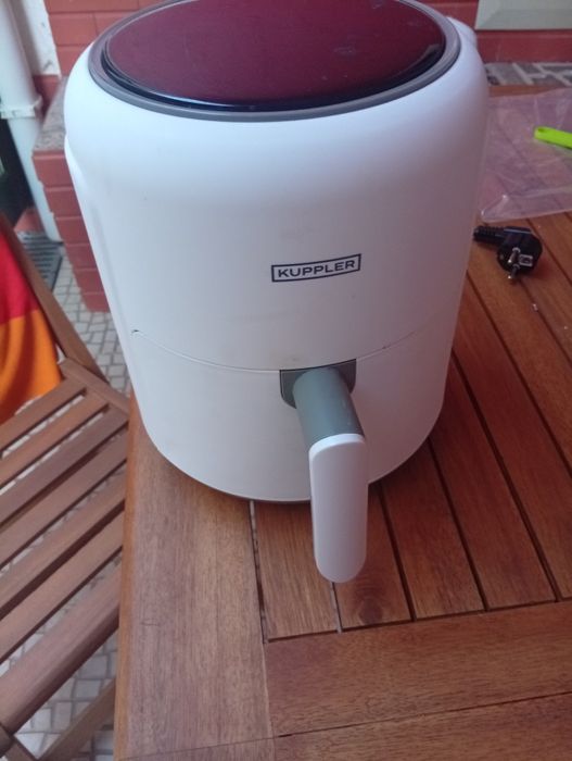 Air fryer como nova apenas usada três veses.