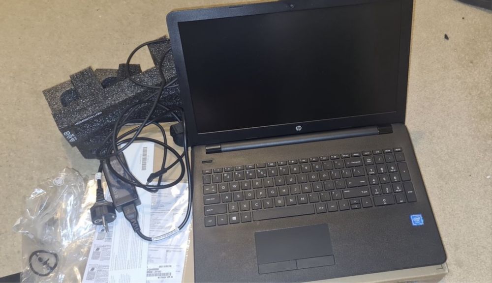 Laptop HP 15-ra070nw stan idealny