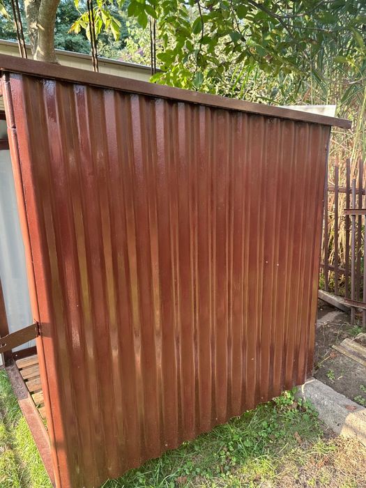 Garaż blaszany mały na narzedzia, wózek inwalidzki