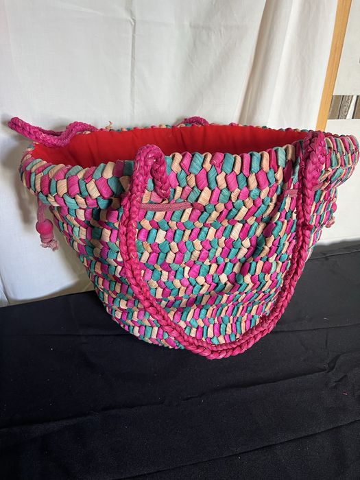 Cestos e malas de palha