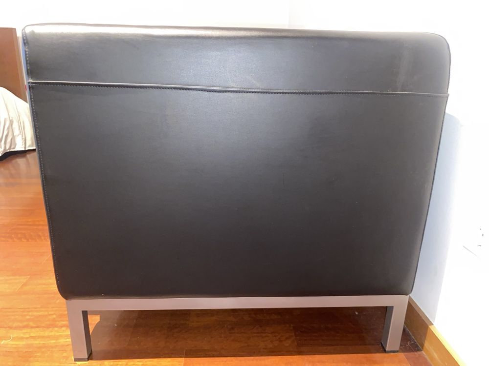 Sofa preto e prateado