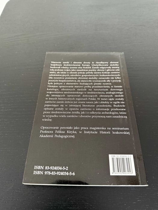 Zamki i dwory obronne województwa sandomierskiego w średniowieczu