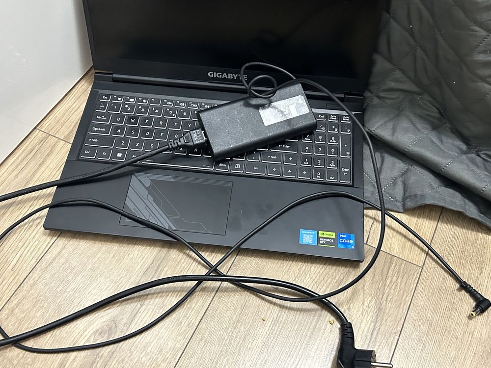 Laptop gigabyteg5kf+pokrowiec
