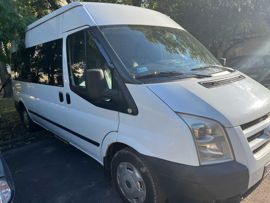 Transport do 8 osób lub 7 osób + miejsce na wózek inwalidzki