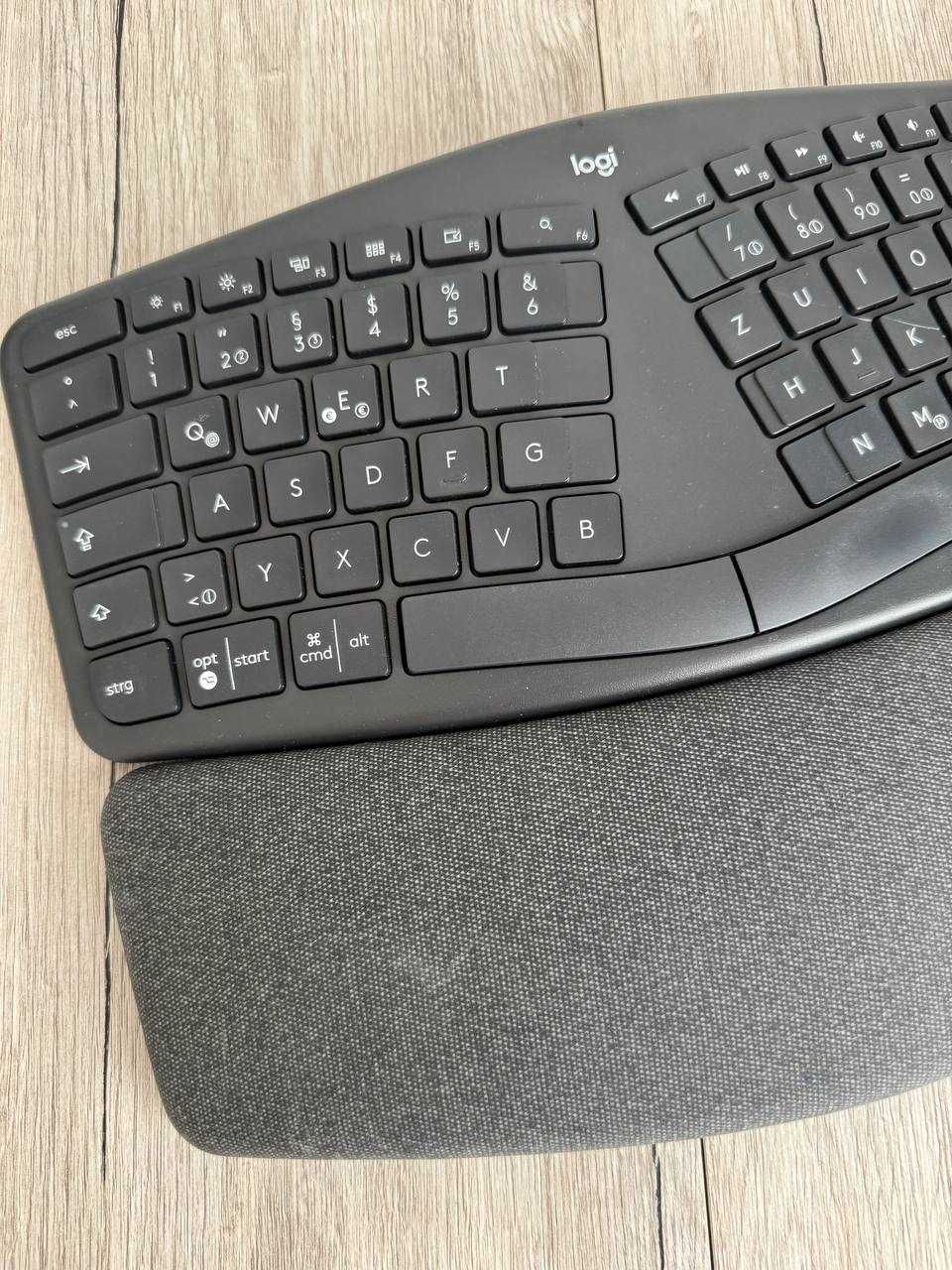 Ергономічна клавіатура Logitech Ergo K860