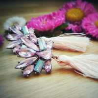 piękne kolczyki z różowymi cyrkoniami i długimi chwostami na wesele