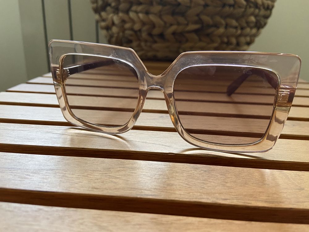 Óculos de sol - armação quadrada