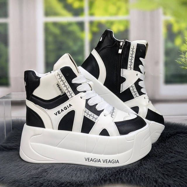 Кросівки хайтопи крутенські.