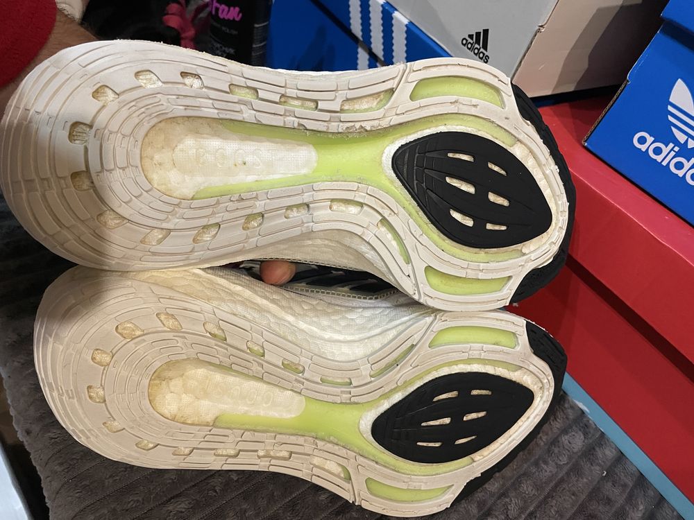 Кросівки Adidas Ultraboost 22 38(24см) оригінал