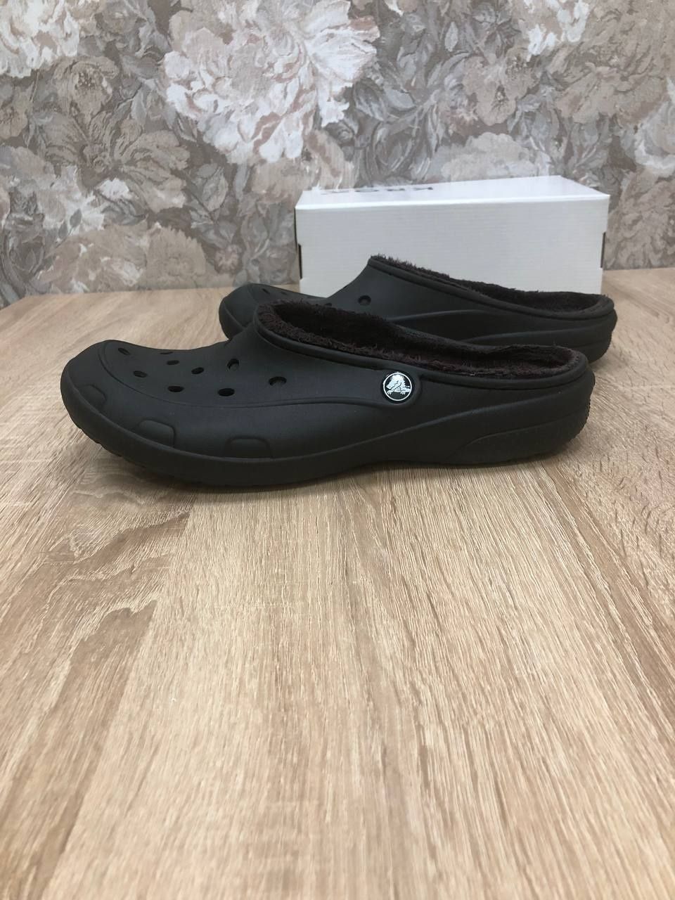 Crocs р.40-41  крокси шльопанці шльопки з утепленням.
Стан новий.
Розм