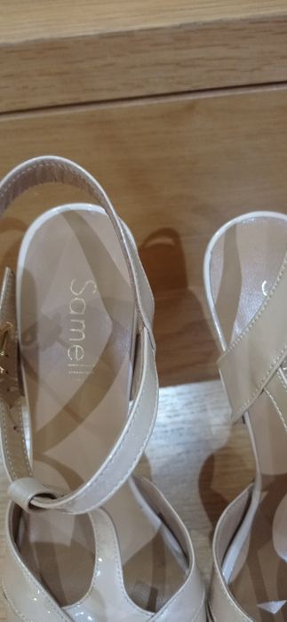 Sandálias da marca samelli