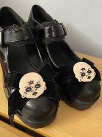 Pantofle połbuty mary jane koronka lakierowane czarne goth metal