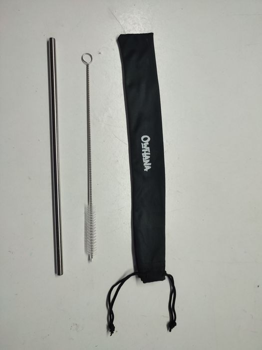 Palhinha reutilizável em aço da YouTuber Owhana