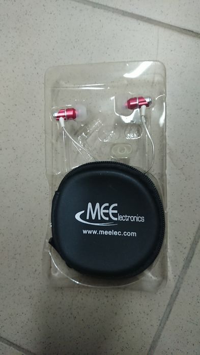 Продам наушники MEE M21