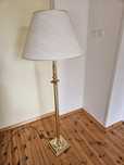 Lampa stojąca z abażurem